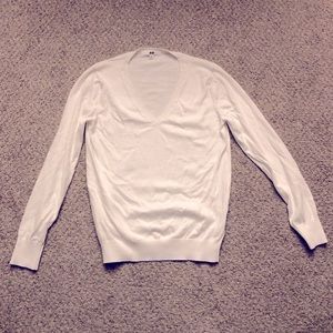 Excellet condition UNIQLO white v neck sweater medium